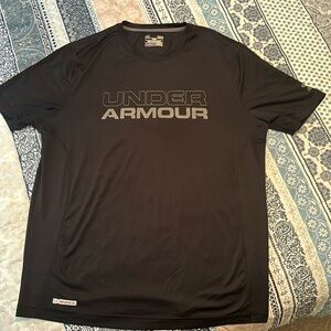 Black Heat Gear fitted Under Armor Tee